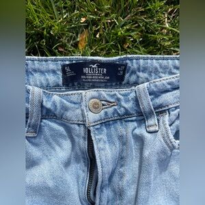 Hollister Ultra High-Rise Mom Jean size W27 L29